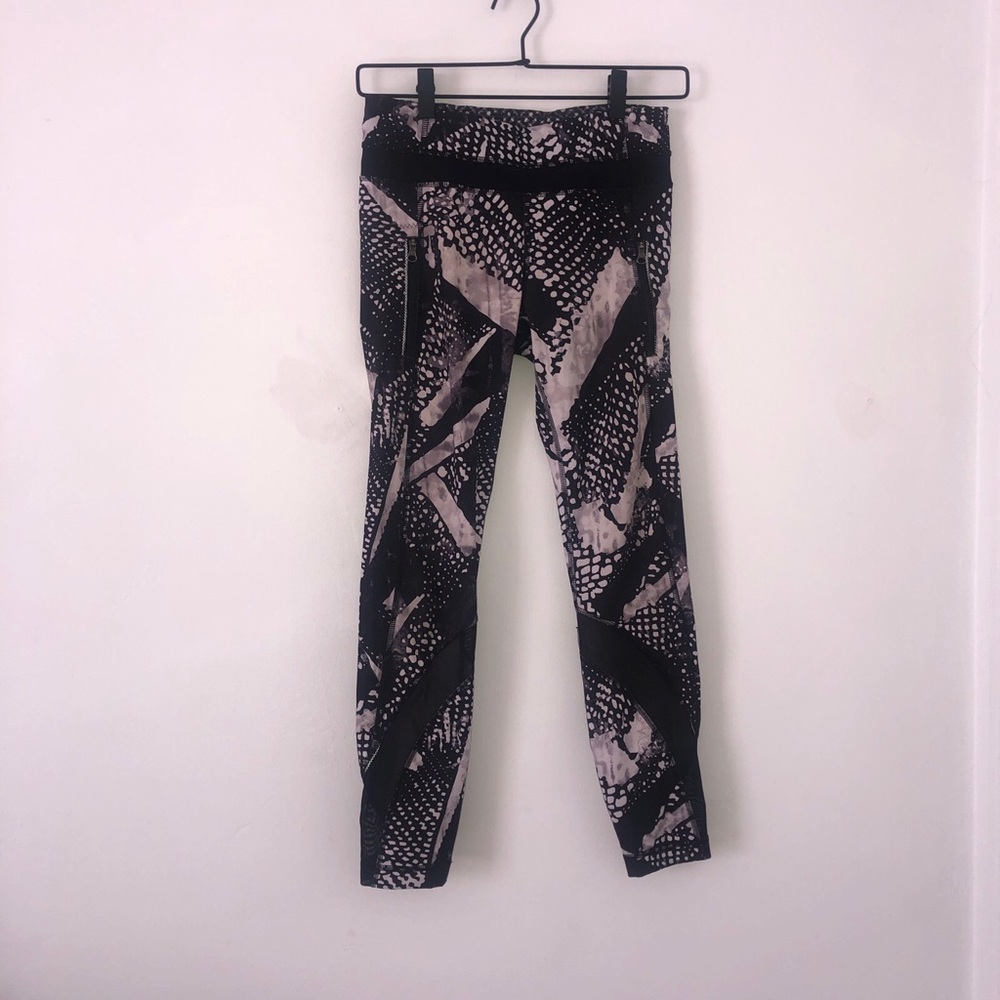 Lululemon Black + White Mid Rise Mesh Ankle Cropped Leggings Size 4